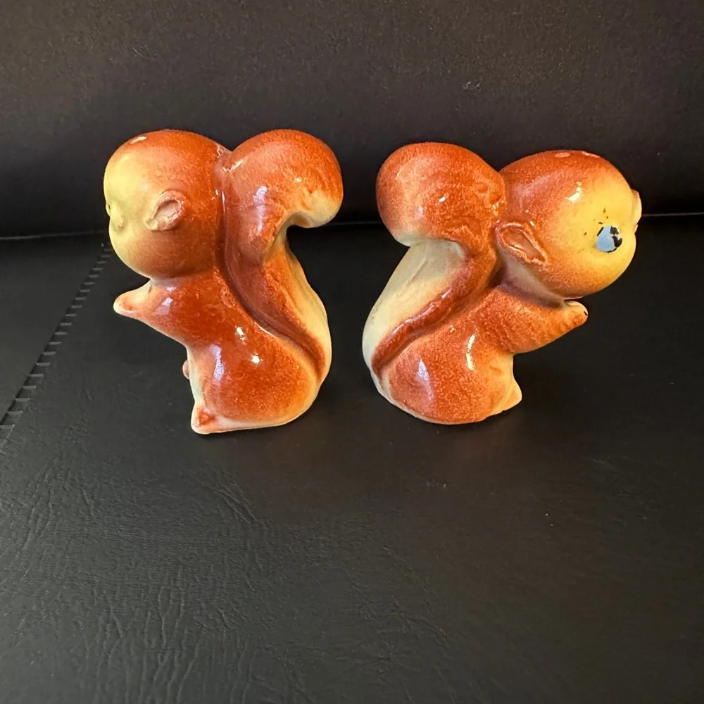 Vintage Ceramic‎ Squirrel Salt & Pepper Shaker Set Beige Woodland Mid Century